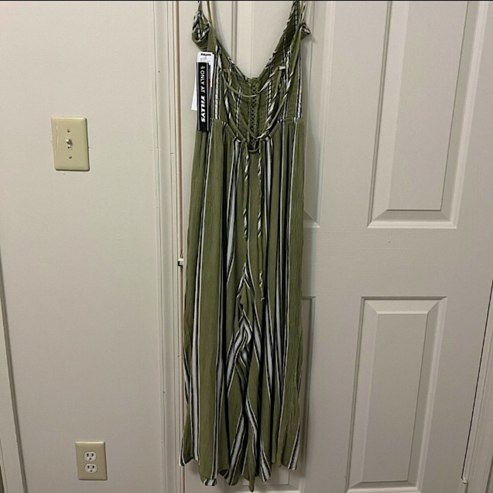 🆕🔥PATRONS  OF PEACE(TILLYS)VERY STYLISH&CHIC&SEXY BACKLESS STAPS ROMPER NWT!!! - Picture 5 of 6